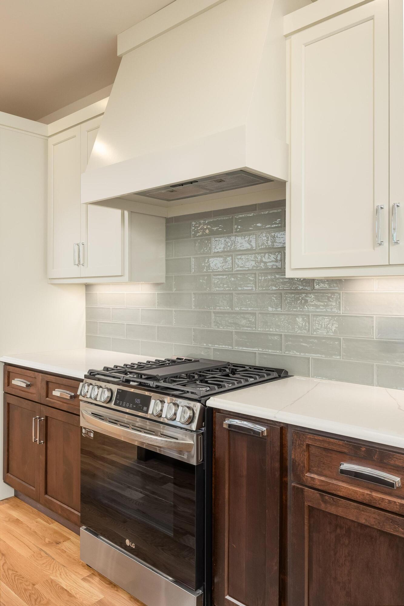 Harrison, Tennessee 37341, United States, 4 Bedrooms Bedrooms, ,3 BathroomsBathrooms,Residential,Pending,32226