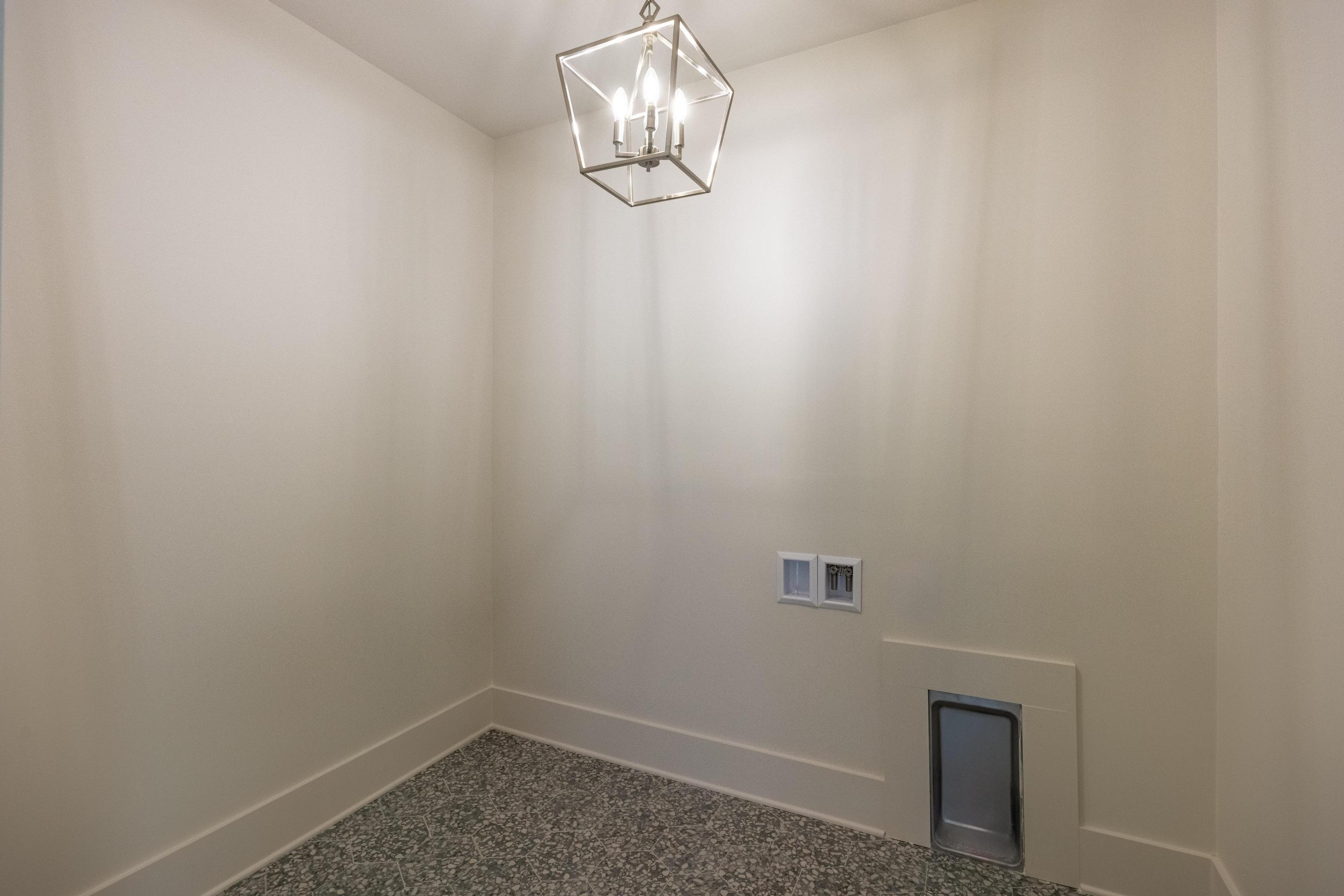 Harrison, Tennessee 37341, United States, 4 Bedrooms Bedrooms, ,3 BathroomsBathrooms,Residential,Pending,32226