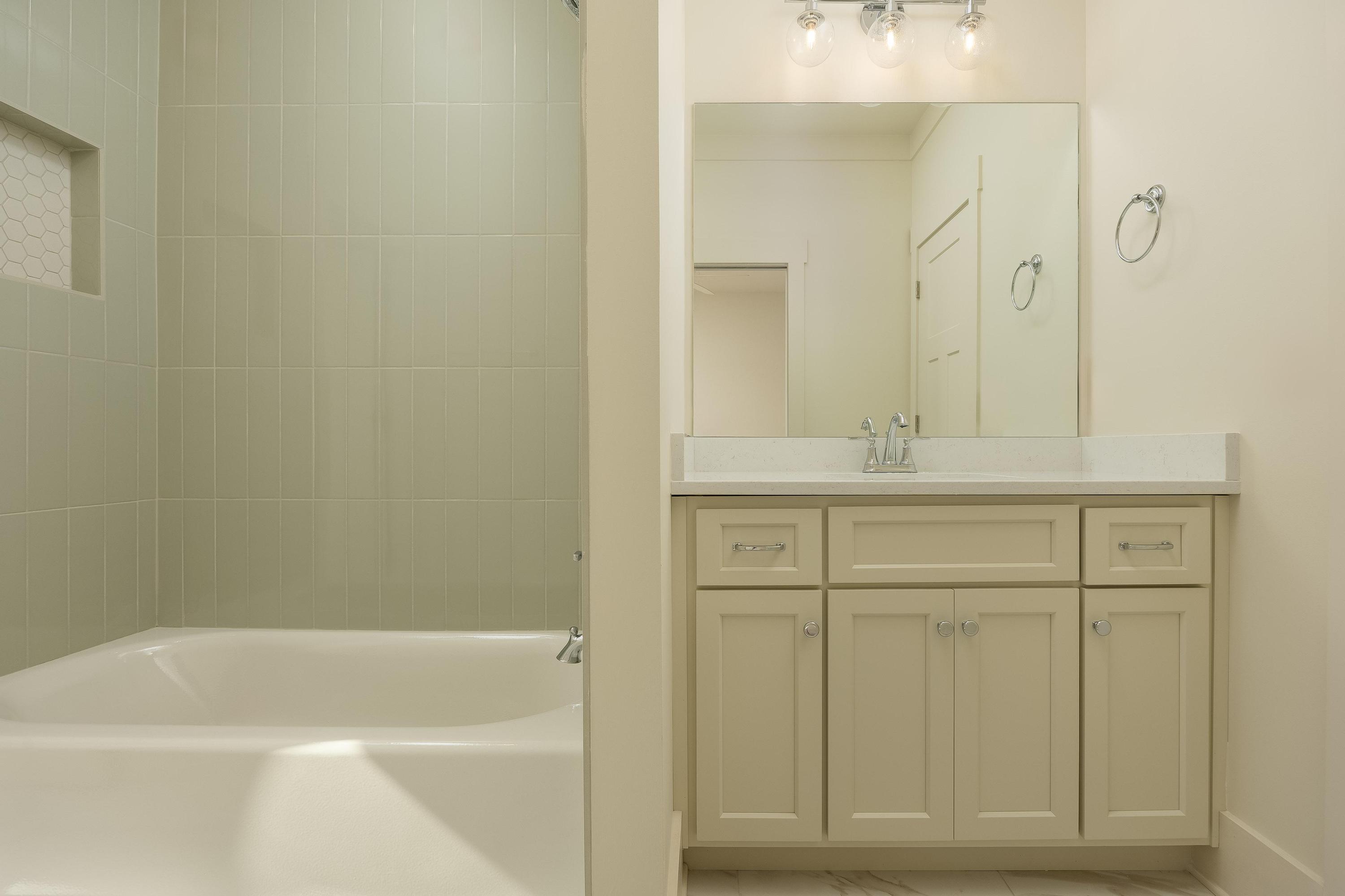 Harrison, Tennessee 37341, United States, 4 Bedrooms Bedrooms, ,3 BathroomsBathrooms,Residential,Pending,32226