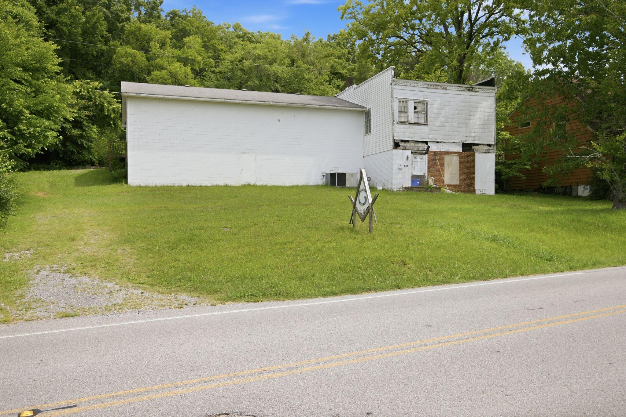 Photo 1 of 28 — 631 Mississippi Avenue, Signal Mountain, TN 37377