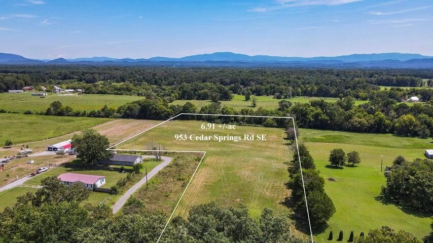Photo 1 of 28 — 953 Cedar Springs Road SE, Cleveland, TN 37323