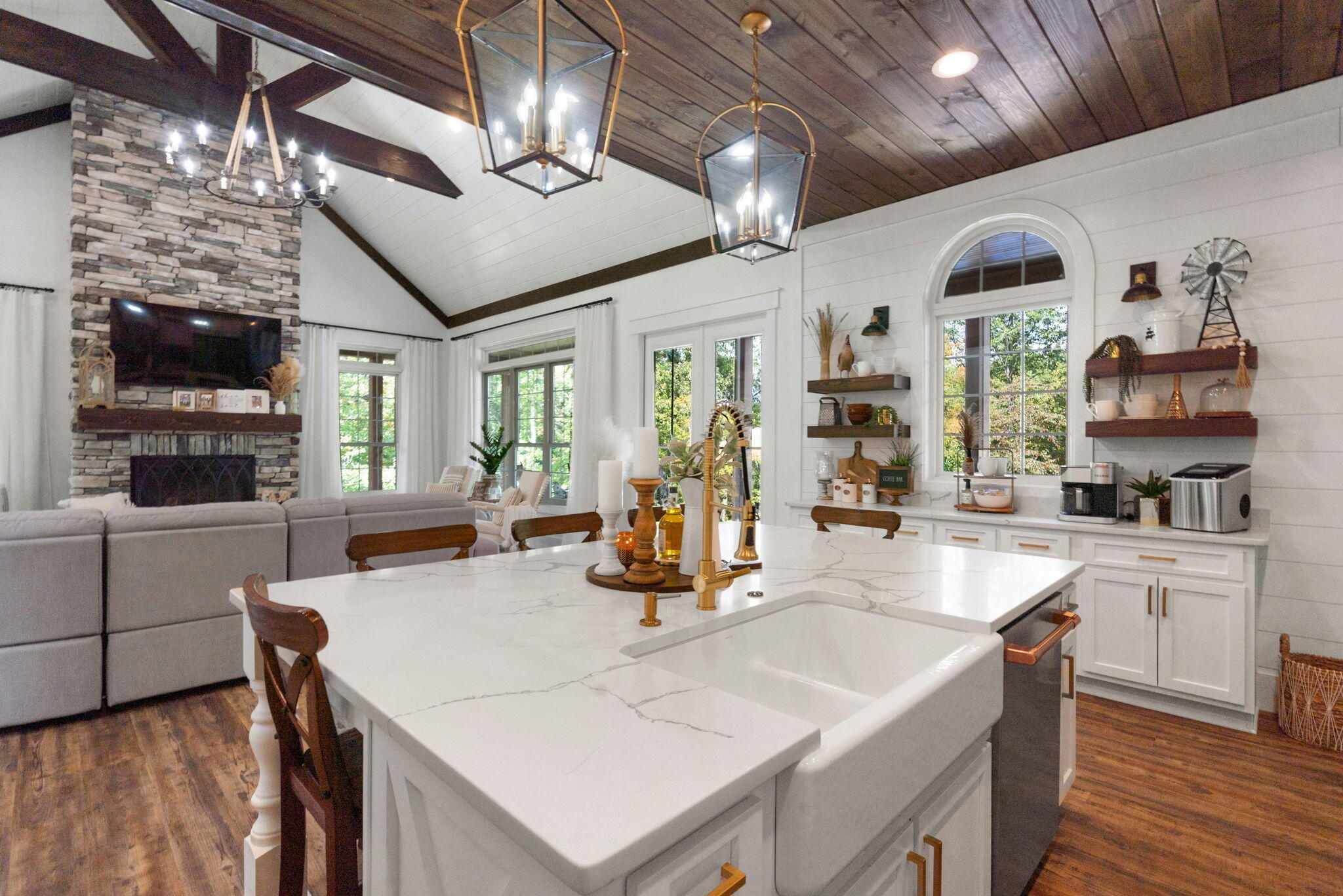 Calhoun, Tennessee, 37309, United States, 4 Bedrooms Bedrooms, ,3 BathroomsBathrooms,Residential,Active,2034257