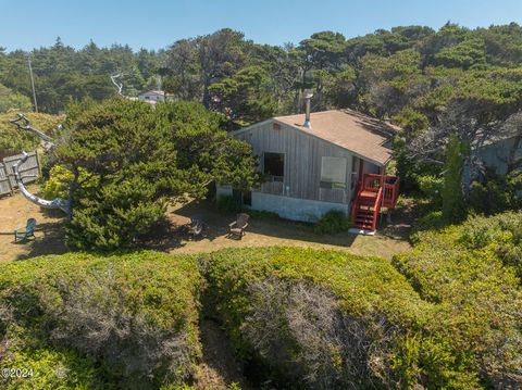 Single Family Residence in Seal Rock OR 11150 Pacific Coast Highway.jpg