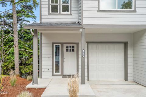 Single Family Residence in Lincoln City OR 1455 Marine Avenue.jpg