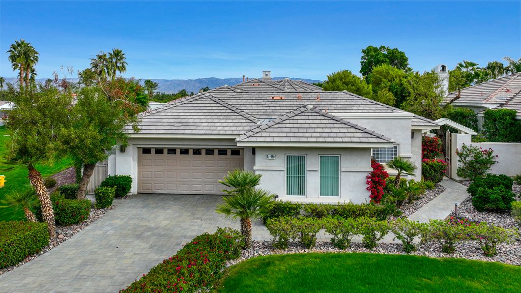 Photo of 51350 VÃ­A Sorrento, La Quinta, CA 92253 (MLS # 219141966)