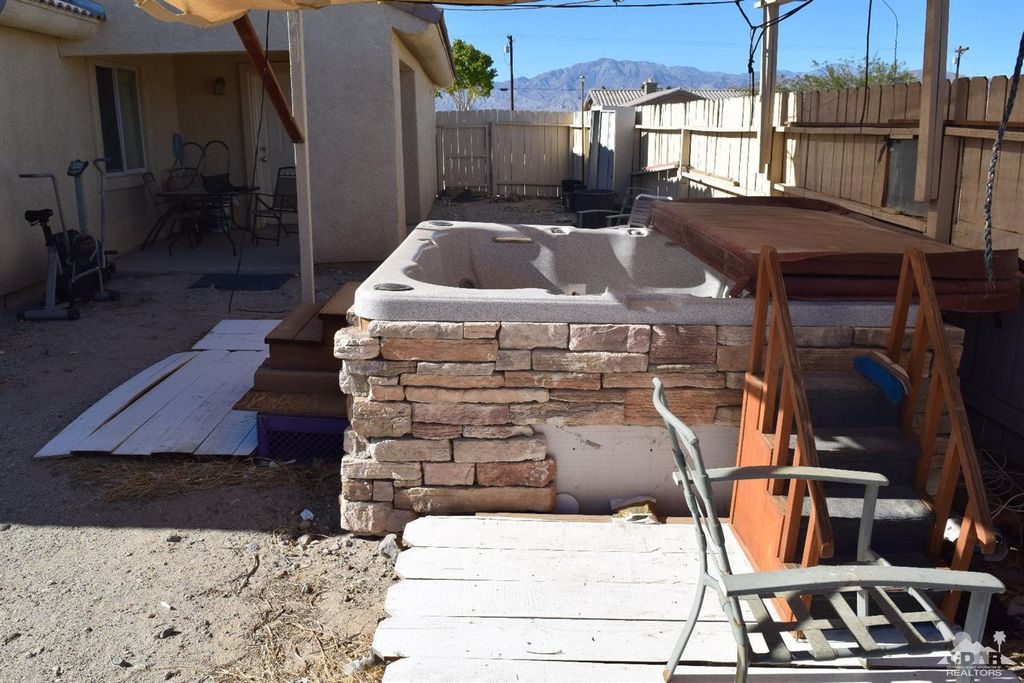 listing image 10998472633410995308