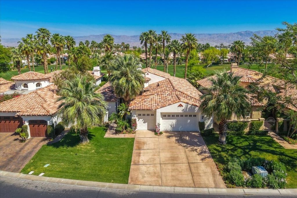 Photo of 48610 Vista Estrella, La Quinta, CA 92253 (MLS # 219146072)