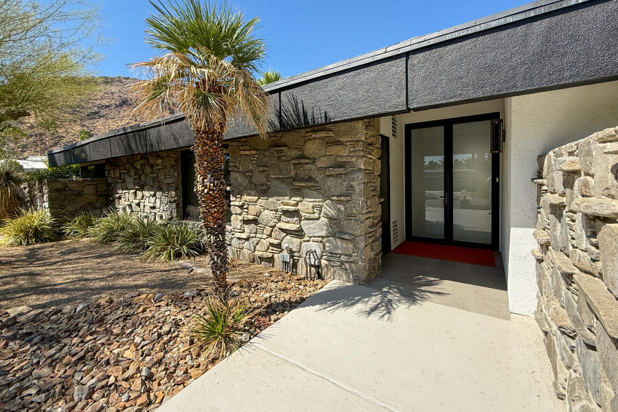 Palm Springs, California 92262, United States, 5 Bedrooms Bedrooms, ,3 BathroomsBathrooms,Residential,Active,219807