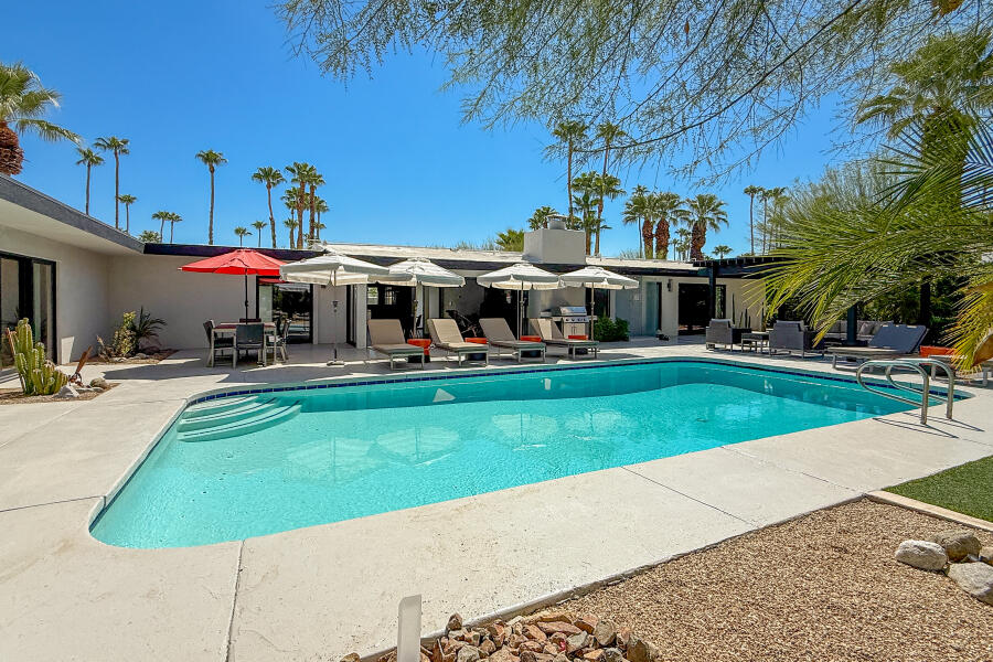 Palm Springs, California 92262, United States, 5 Bedrooms Bedrooms, ,3 BathroomsBathrooms,Residential,Active,219807