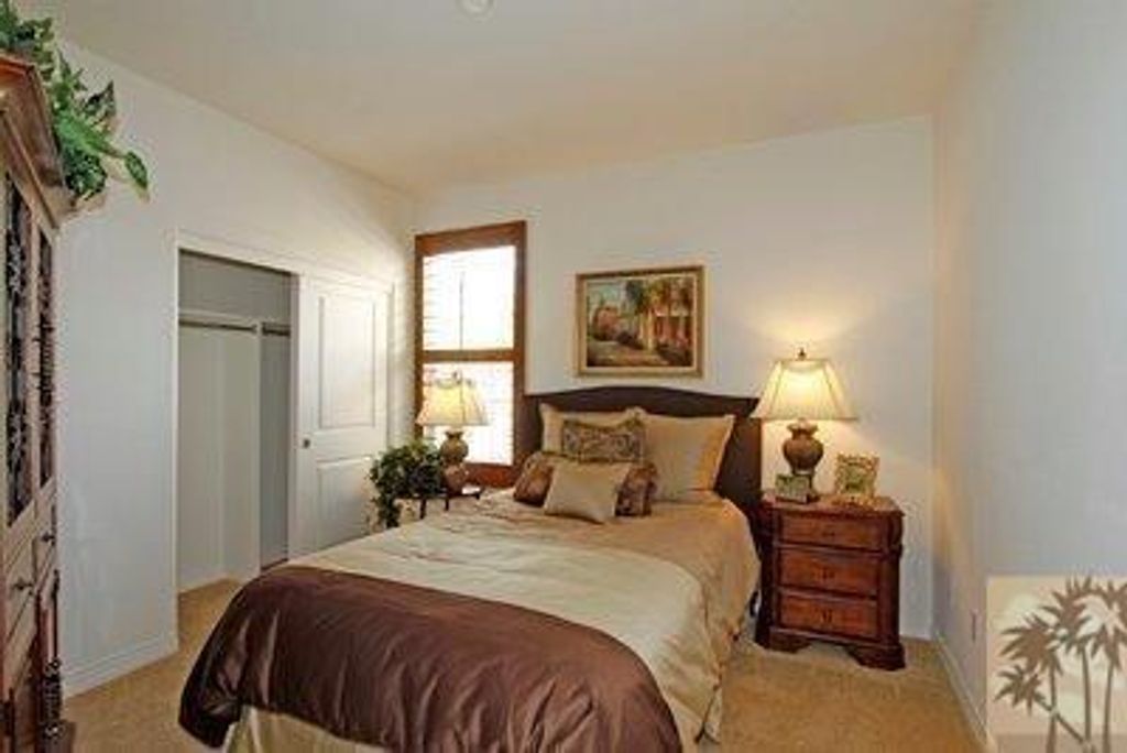listing image 10994941773183449032