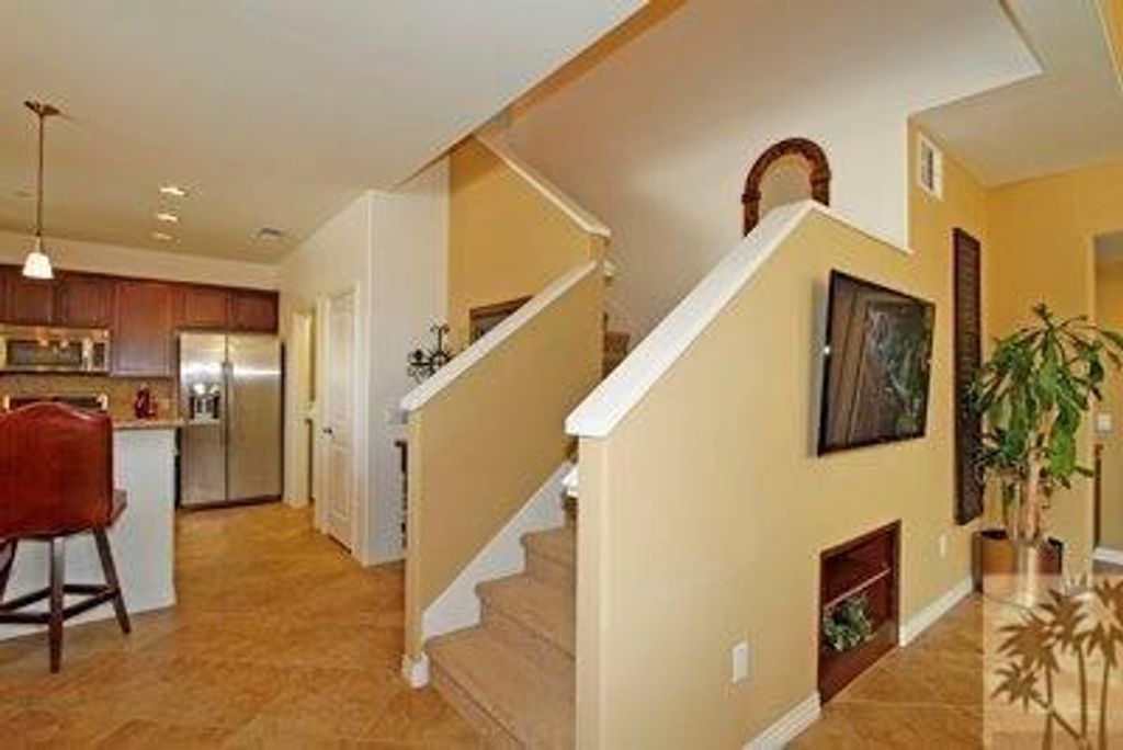 listing image 10994549838254075970
