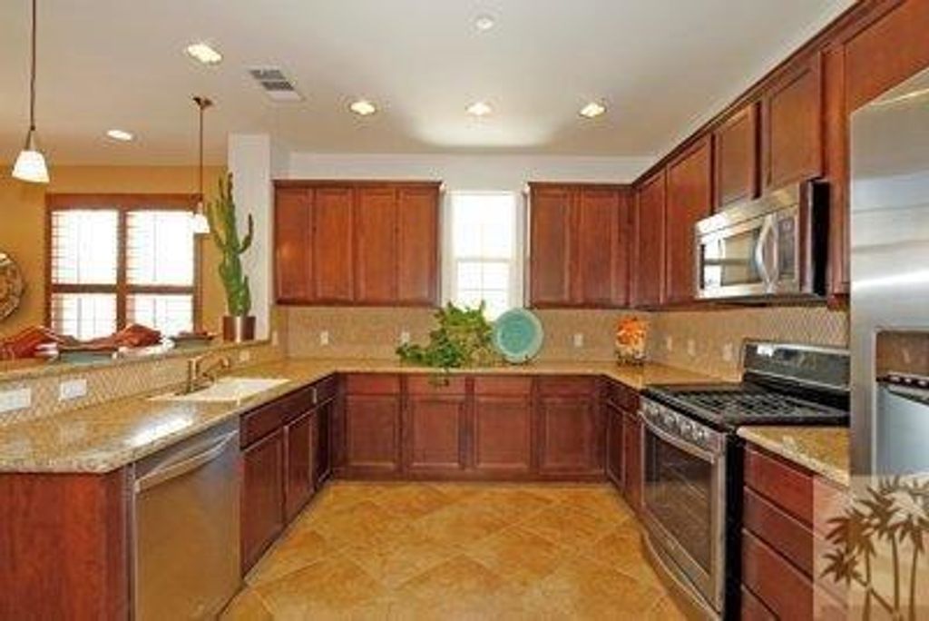 listing image 10990687373445632554