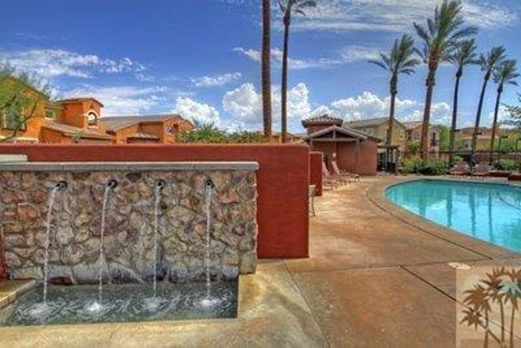listing image 10991206757812139308