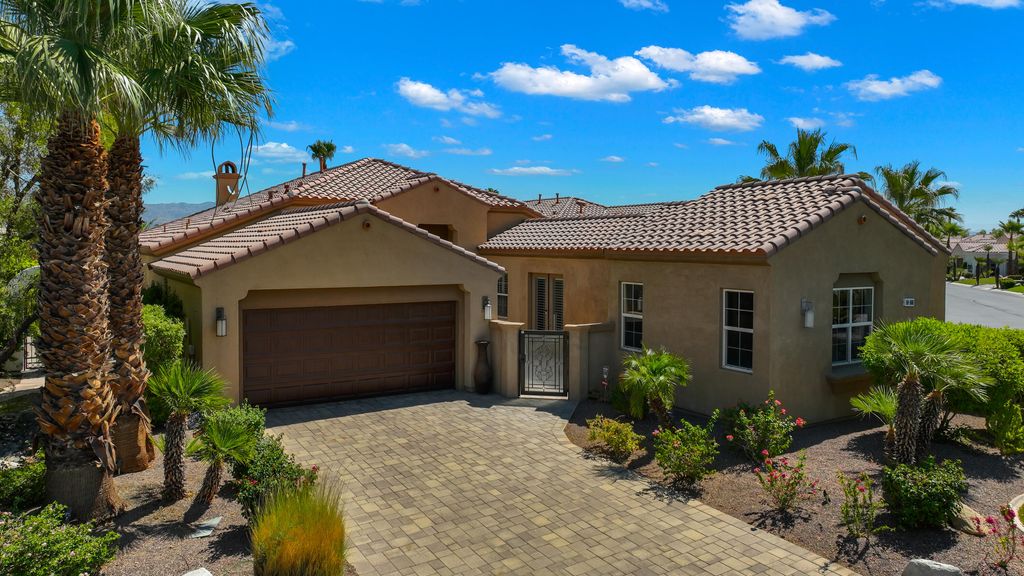 Photo of 80360 Via Castellana, La Quinta, CA 92253 (MLS # 219133370)