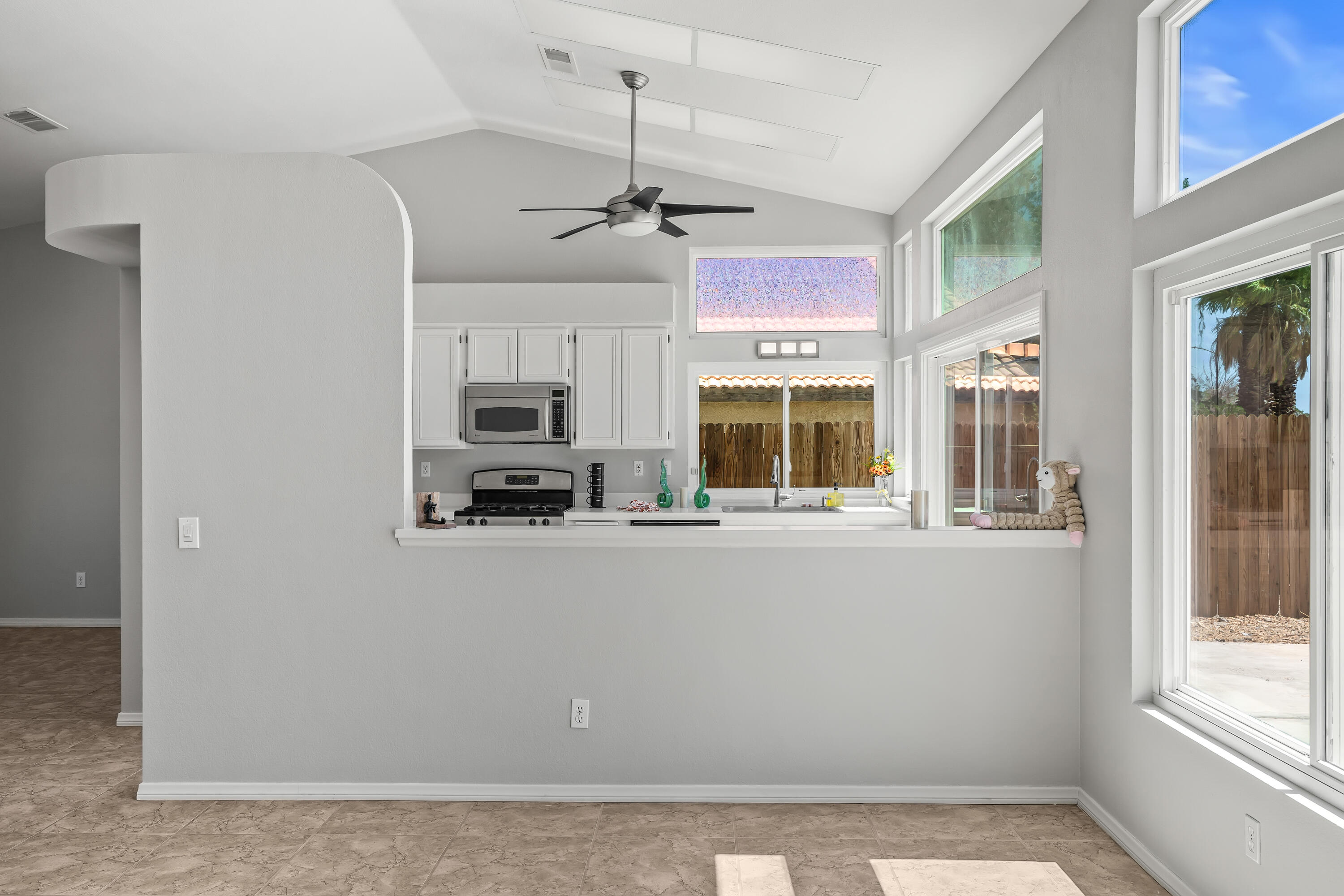 Desert Hot Springs, California 92240, United States, 3 Bedrooms Bedrooms, ,2 BathroomsBathrooms,Residential,Pending,210669