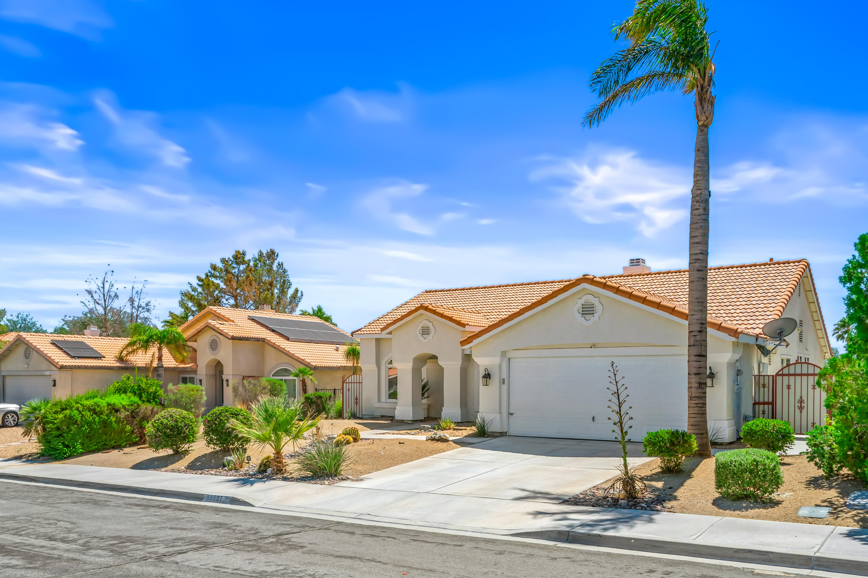 Desert Hot Springs, California 92240, United States, 3 Bedrooms Bedrooms, ,2 BathroomsBathrooms,Residential,Pending,210669