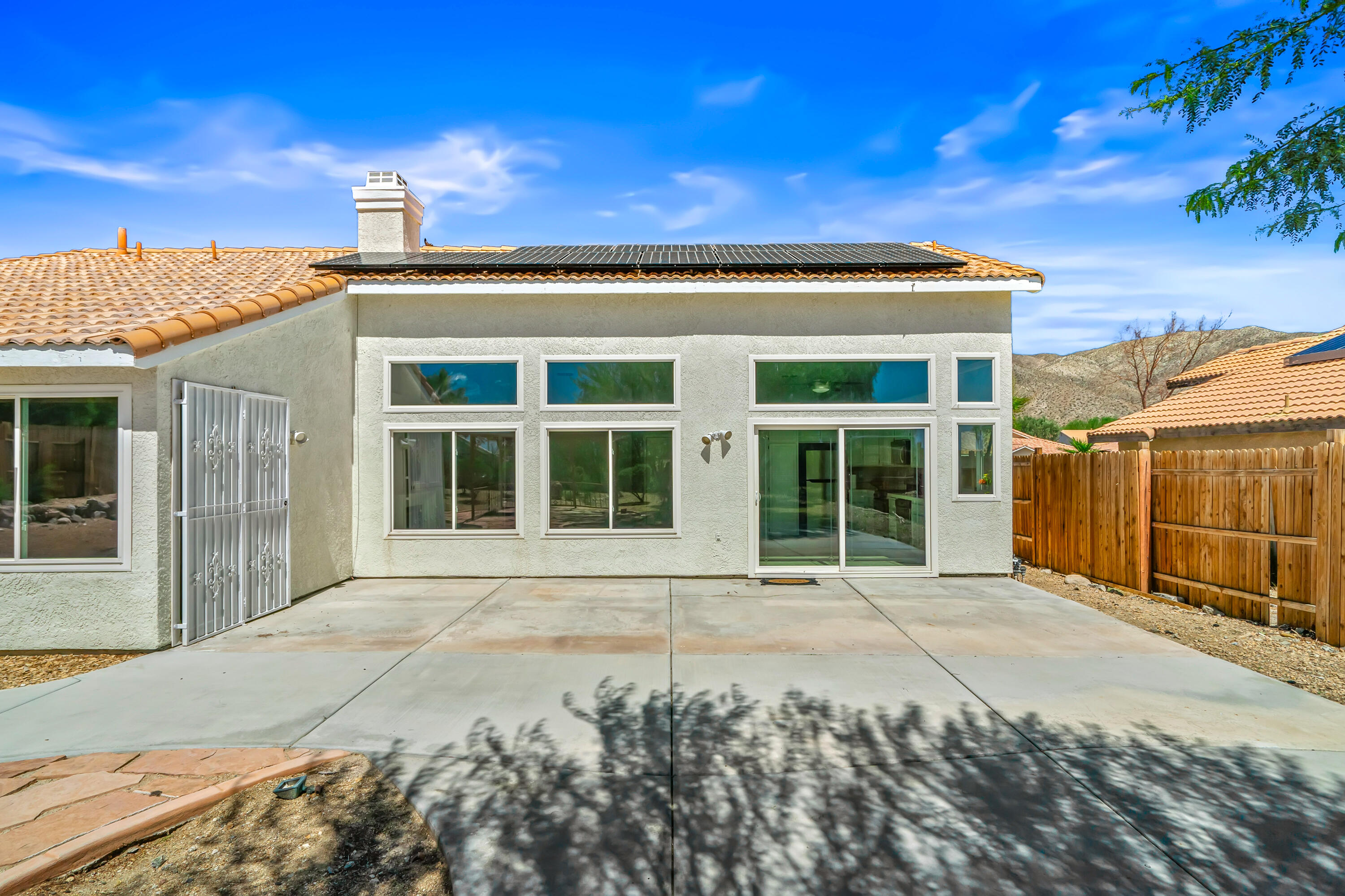 Desert Hot Springs, California 92240, United States, 3 Bedrooms Bedrooms, ,2 BathroomsBathrooms,Residential,Pending,210669