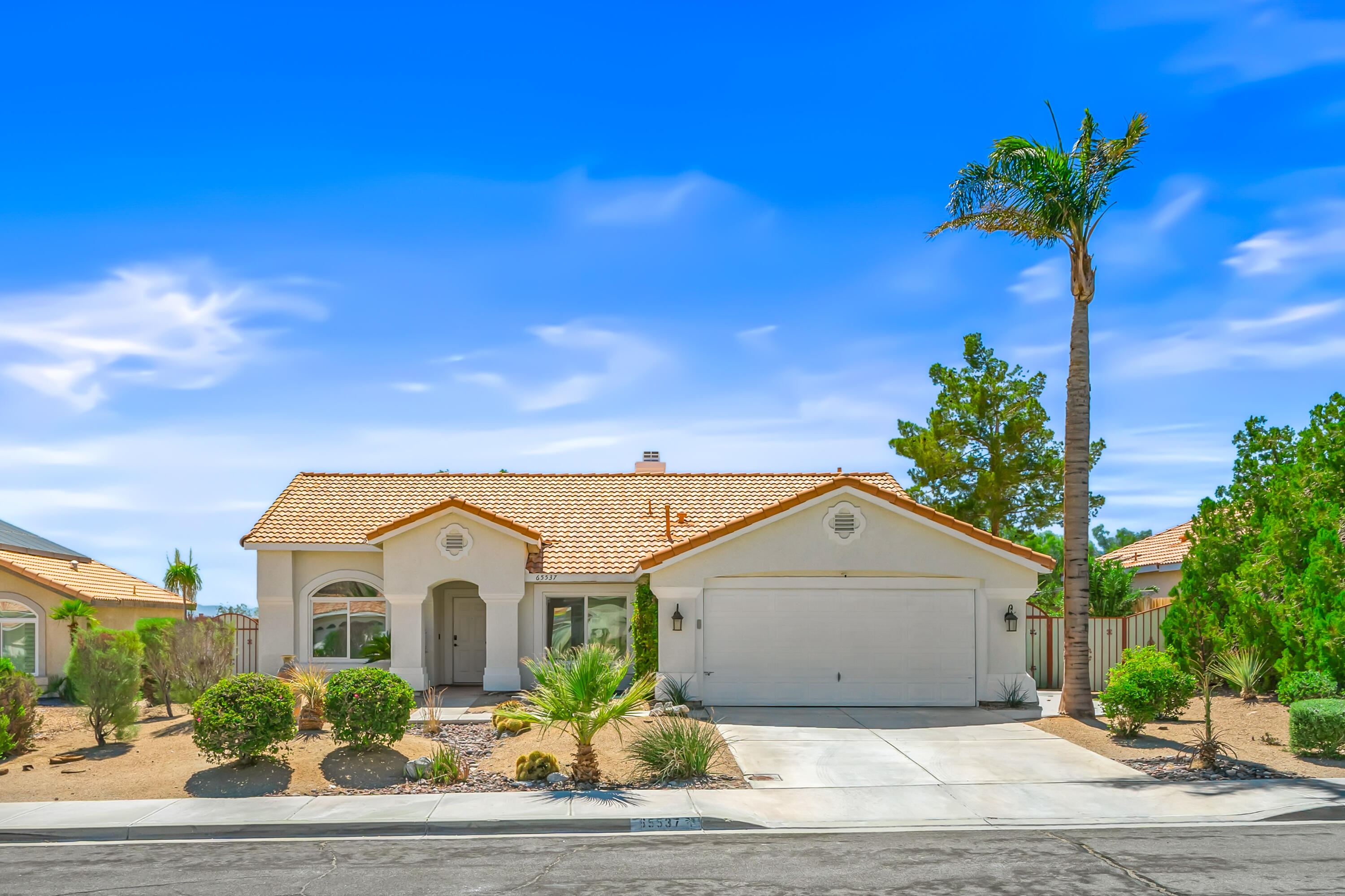 Desert Hot Springs, California 92240, United States, 3 Bedrooms Bedrooms, ,2 BathroomsBathrooms,Residential,Pending,210669