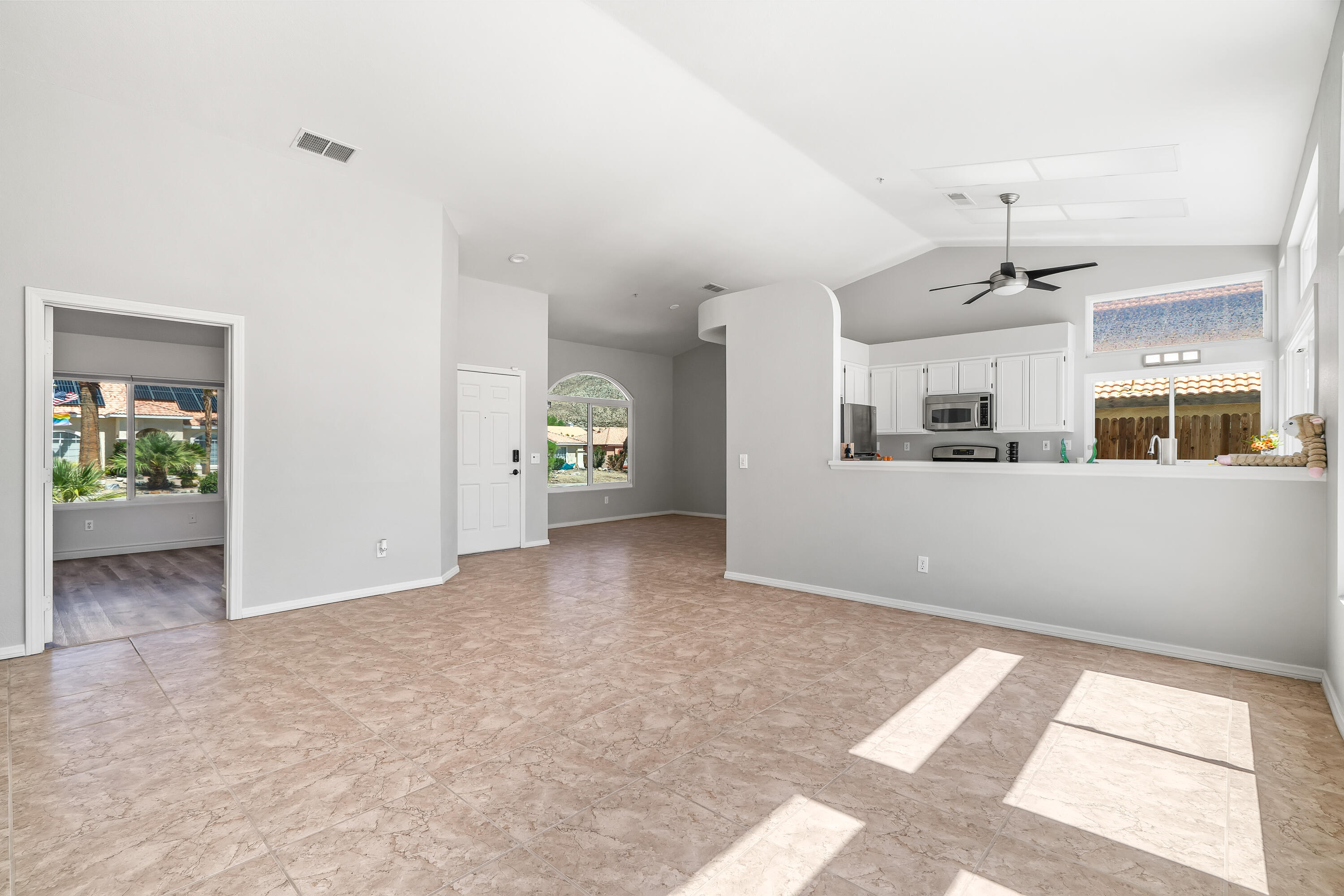 Desert Hot Springs, California 92240, United States, 3 Bedrooms Bedrooms, ,2 BathroomsBathrooms,Residential,Pending,210669