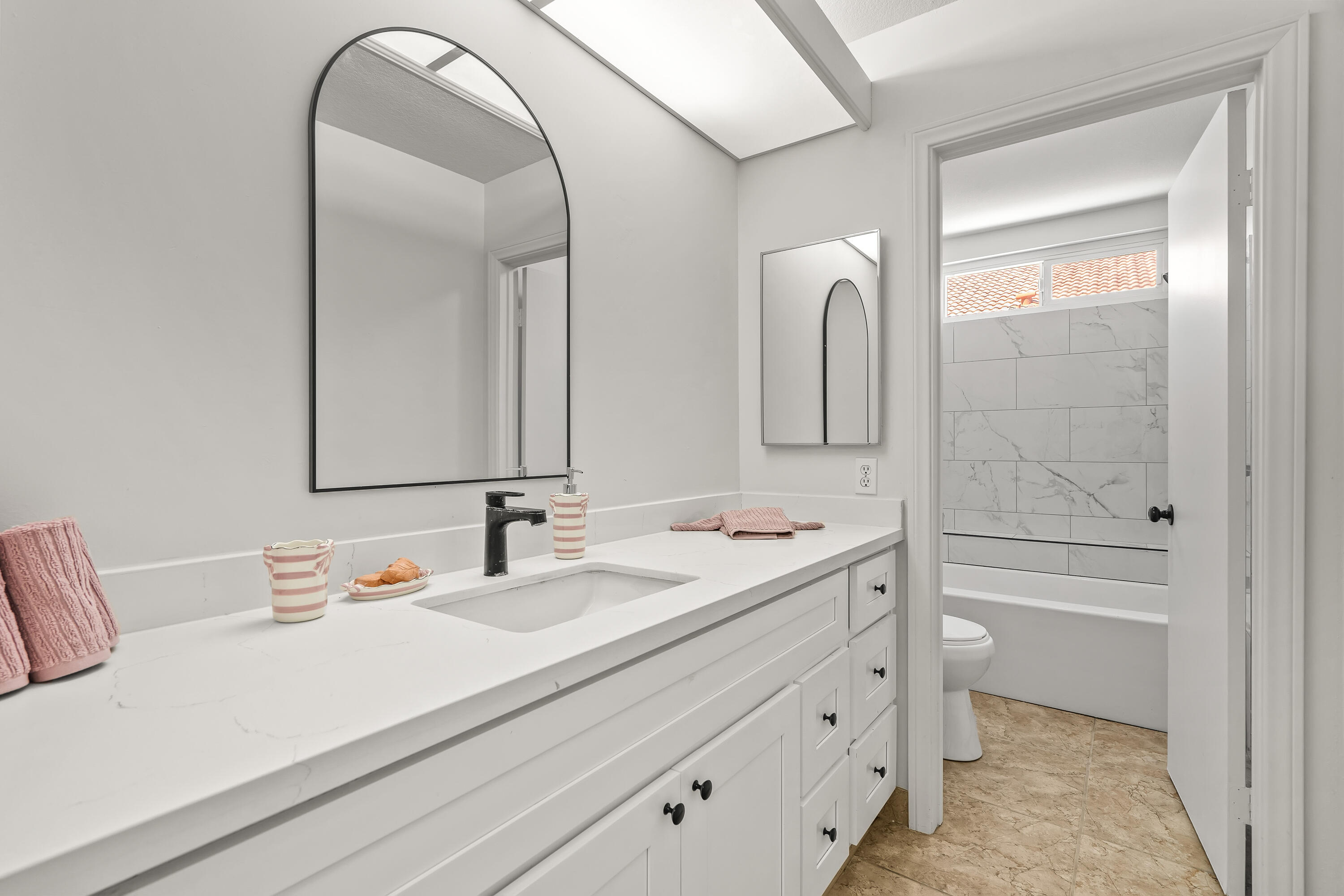 Desert Hot Springs, California 92240, United States, 3 Bedrooms Bedrooms, ,2 BathroomsBathrooms,Residential,Pending,210669