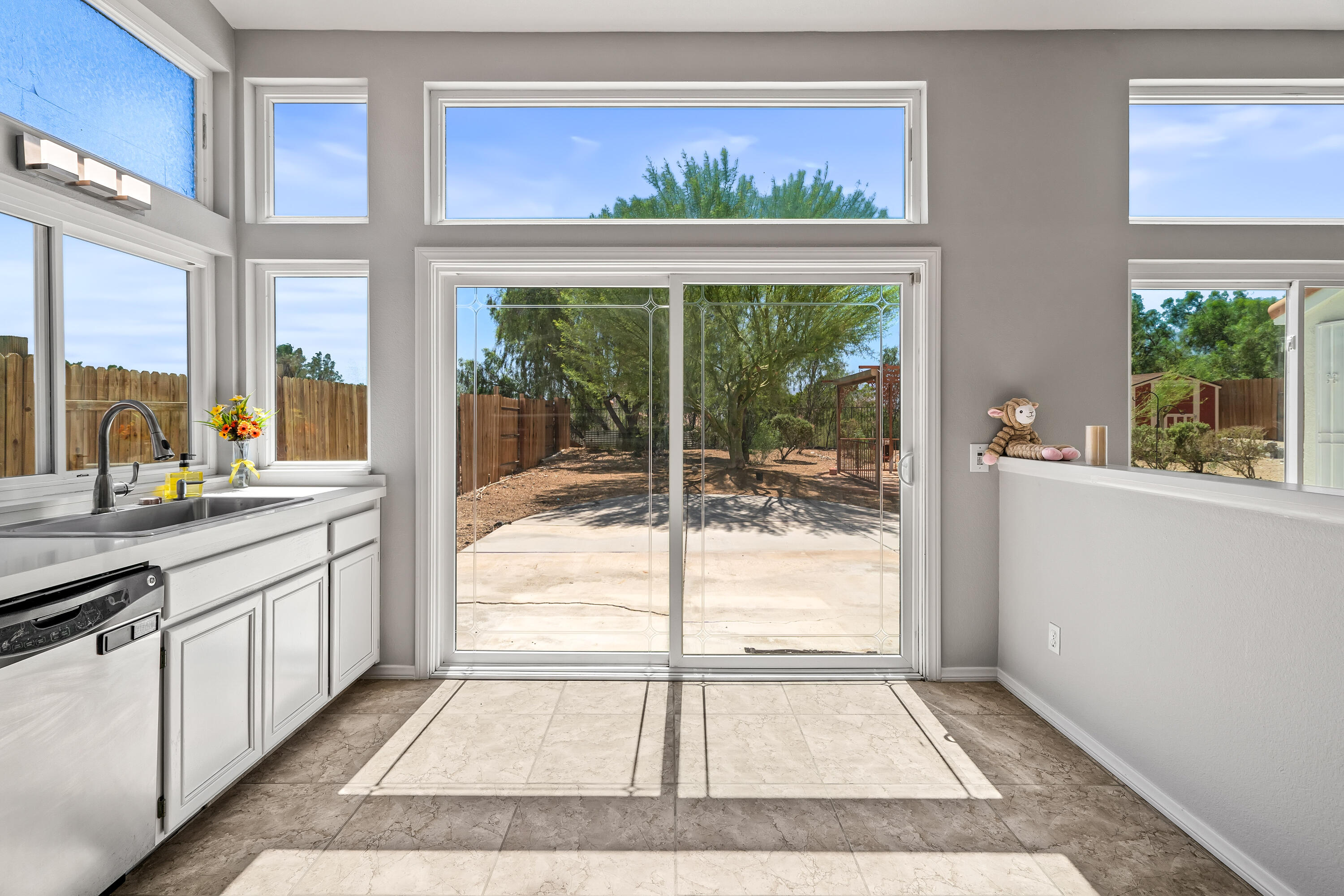 Desert Hot Springs, California 92240, United States, 3 Bedrooms Bedrooms, ,2 BathroomsBathrooms,Residential,Pending,210669