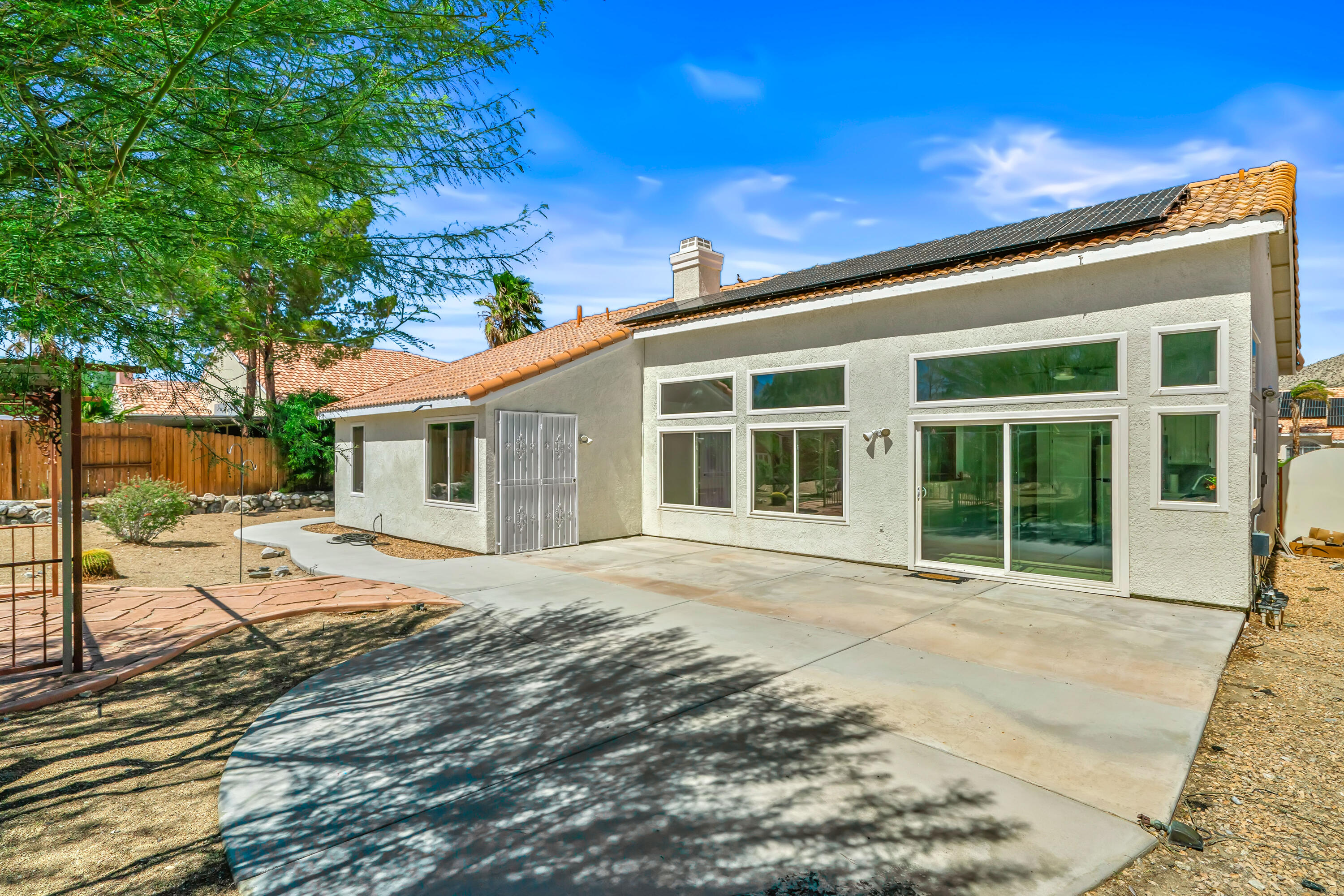 Desert Hot Springs, California 92240, United States, 3 Bedrooms Bedrooms, ,2 BathroomsBathrooms,Residential,Pending,210669