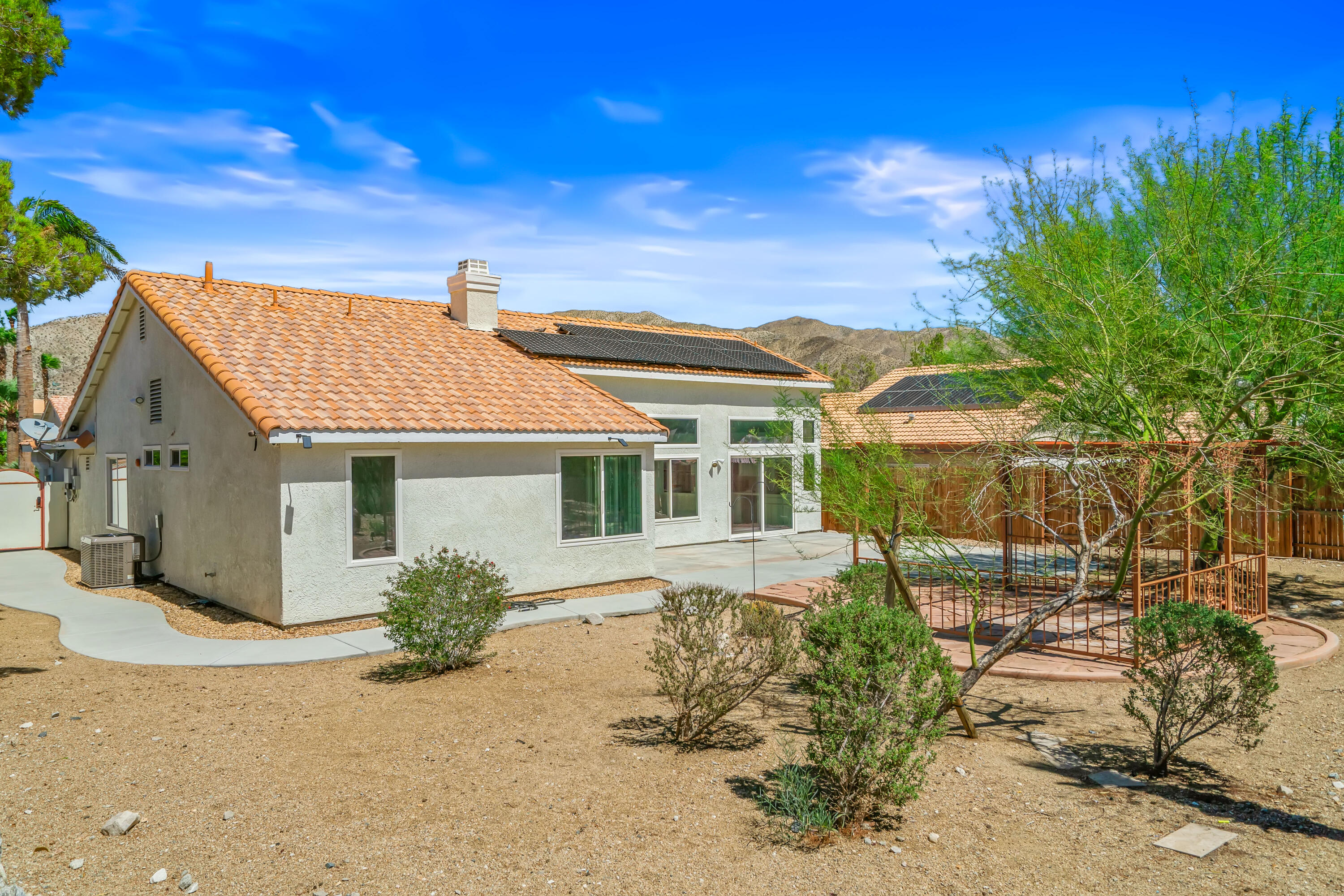 Desert Hot Springs, California 92240, United States, 3 Bedrooms Bedrooms, ,2 BathroomsBathrooms,Residential,Pending,210669