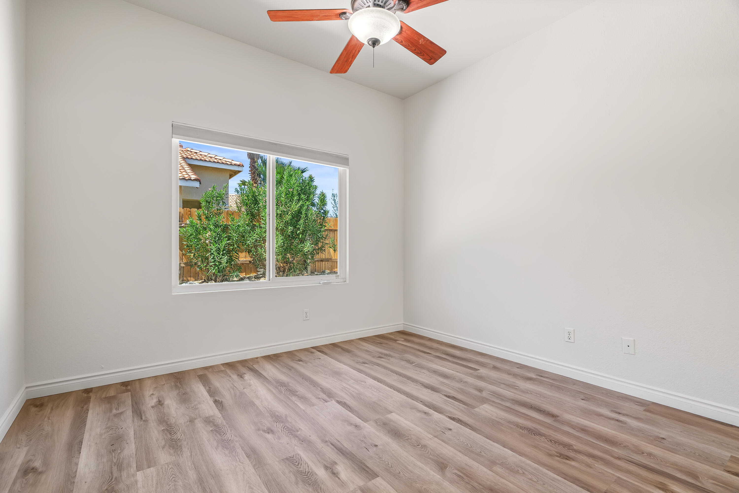 Desert Hot Springs, California 92240, United States, 3 Bedrooms Bedrooms, ,2 BathroomsBathrooms,Residential,Pending,210669