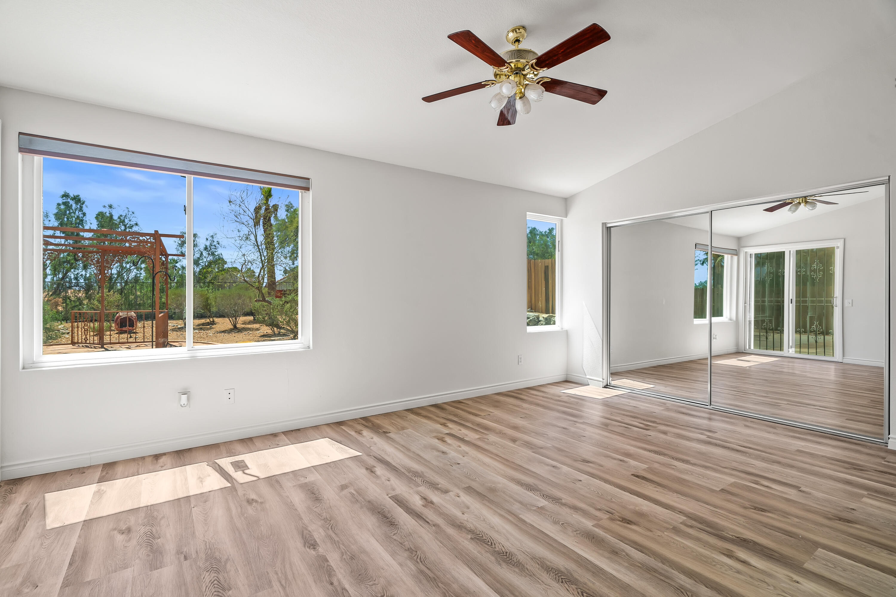 Desert Hot Springs, California 92240, United States, 3 Bedrooms Bedrooms, ,2 BathroomsBathrooms,Residential,Pending,210669