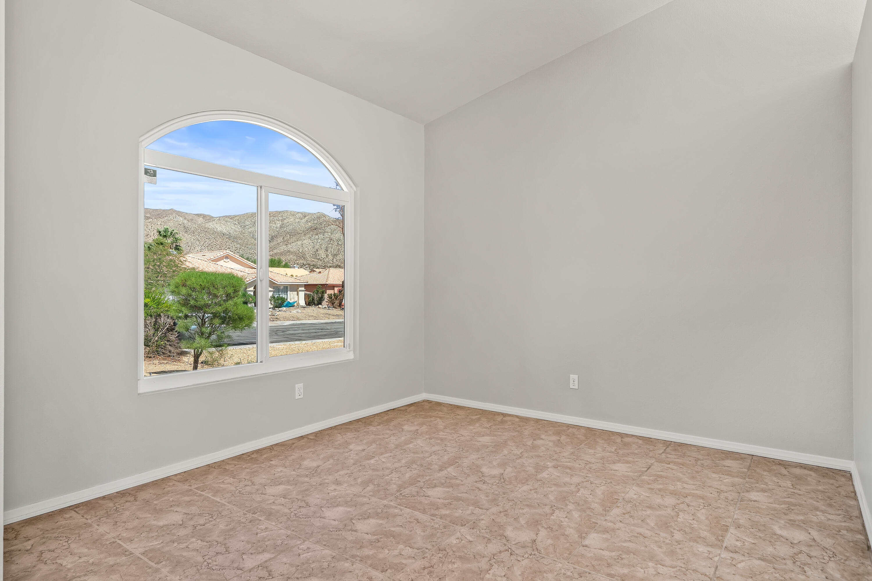 Desert Hot Springs, California 92240, United States, 3 Bedrooms Bedrooms, ,2 BathroomsBathrooms,Residential,Pending,210669