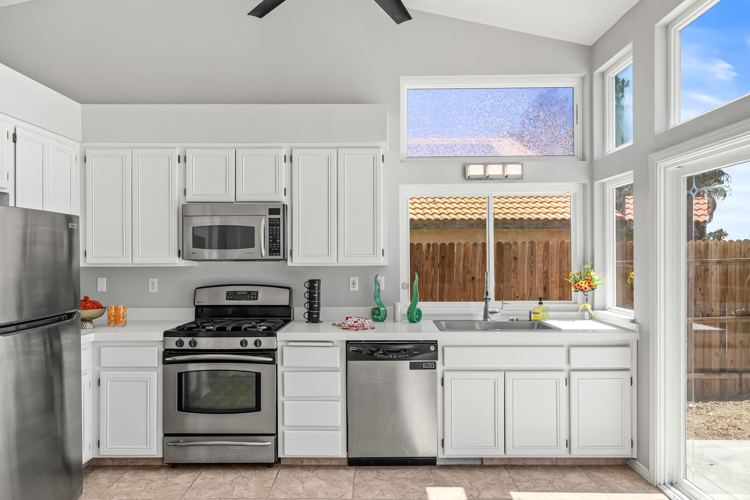 Desert Hot Springs, California 92240, United States, 3 Bedrooms Bedrooms, ,2 BathroomsBathrooms,Residential,Pending,210669