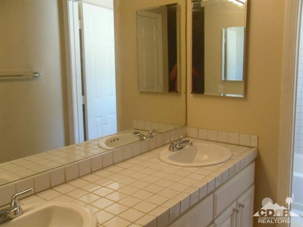 listing image 10995805677189616564