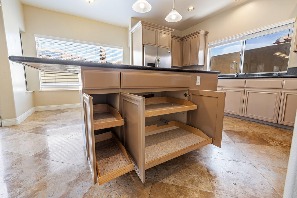 Palm Desert, California 92211, United States, 4 Bedrooms Bedrooms, ,3 BathroomsBathrooms,Residential,Active,29562