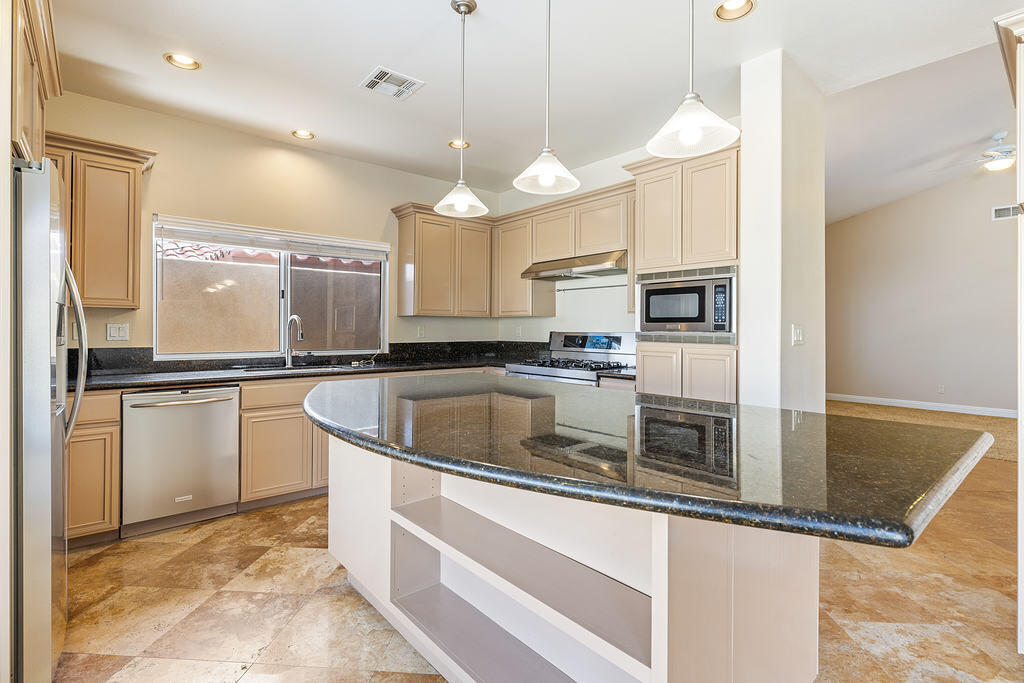 Palm Desert, California 92211, United States, 4 Bedrooms Bedrooms, ,3 BathroomsBathrooms,Residential,Active,29562