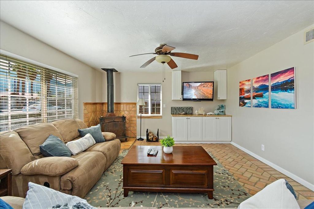 Photo of 52637 Avenida Villa, La Quinta, CA 92253 (MLS # 219147569)