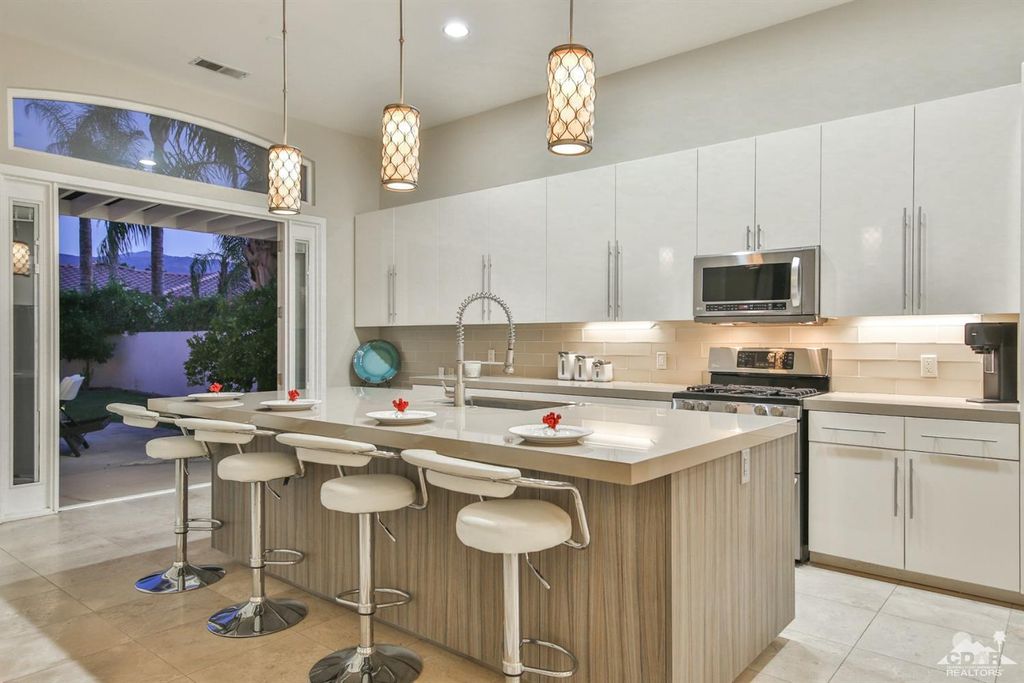 listing image 10996969777484239413