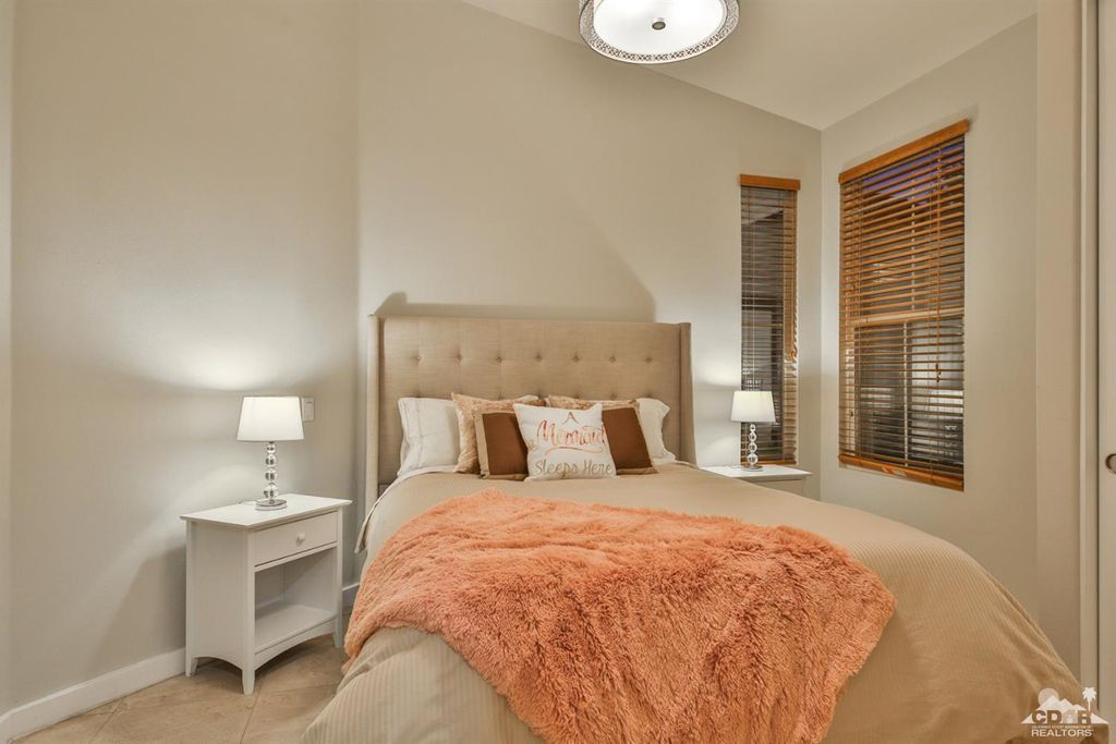 listing image 10998440635882484686