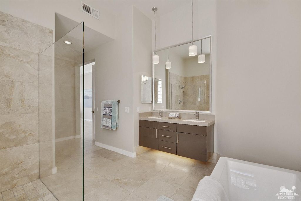 listing image 10992534735421038954