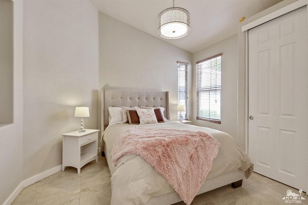 listing image 10993263279132671002