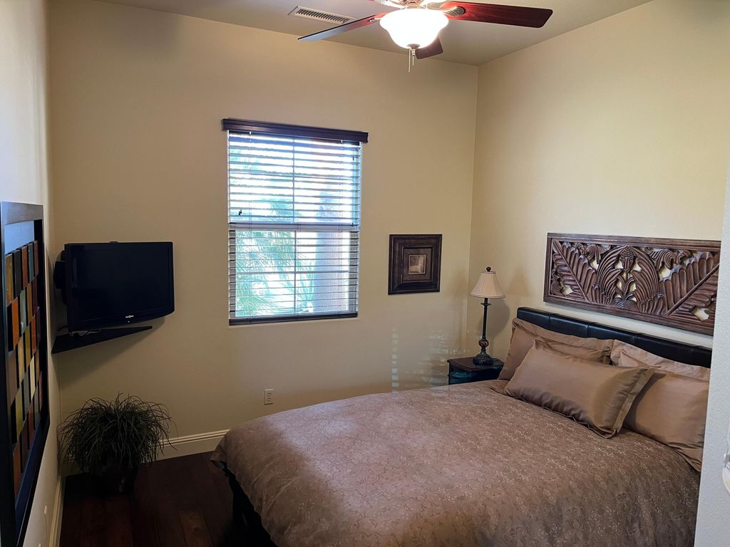 listing image 10998499815267741833