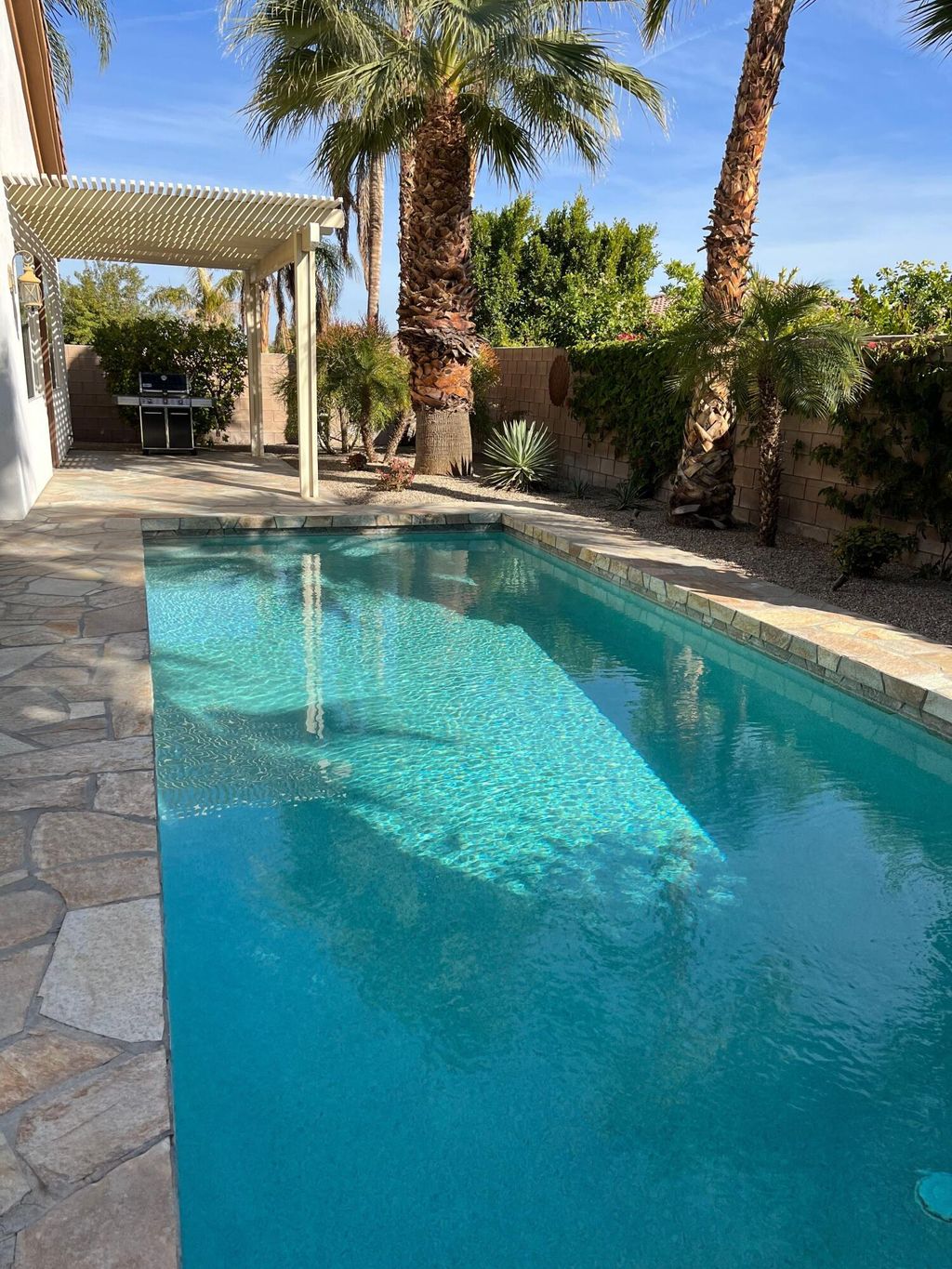 listing image 10999895636418033367