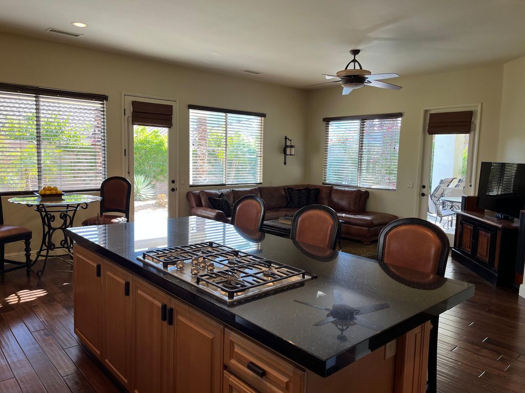listing image 10994780830048571265
