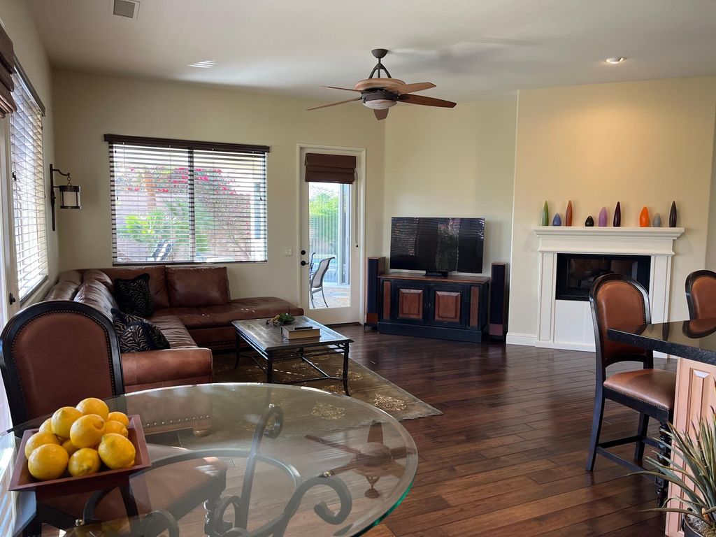 listing image 10996185820303615410
