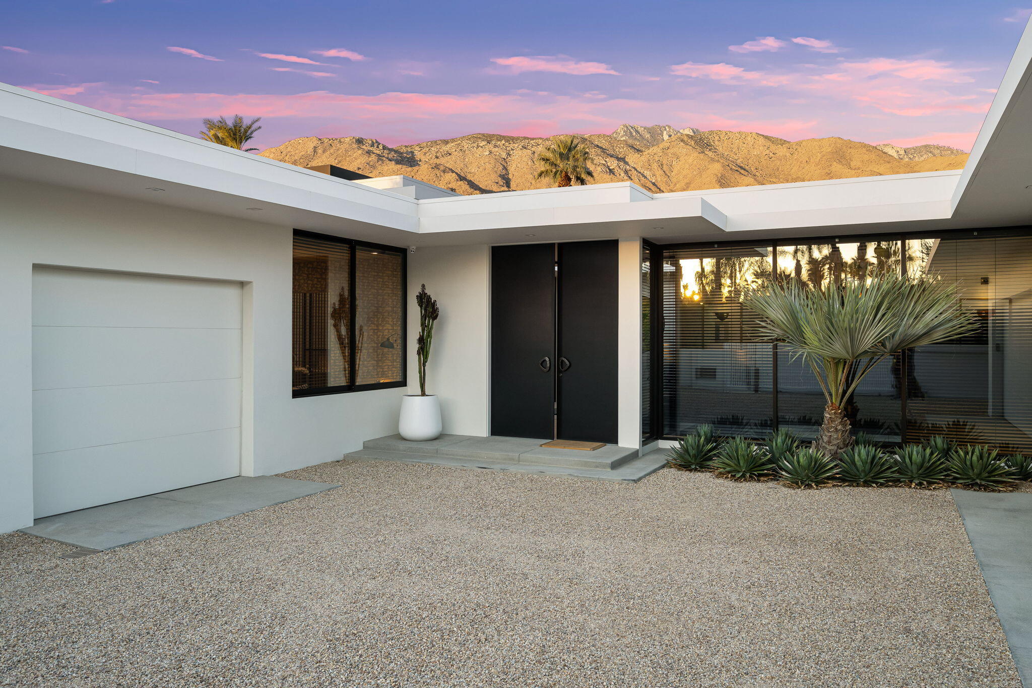 Palm Springs, California 92262, United States, 4 Bedrooms Bedrooms, ,4 BathroomsBathrooms,Residential,Active,20240