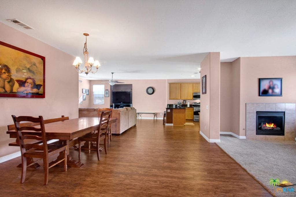listing image 10994610284186768895
