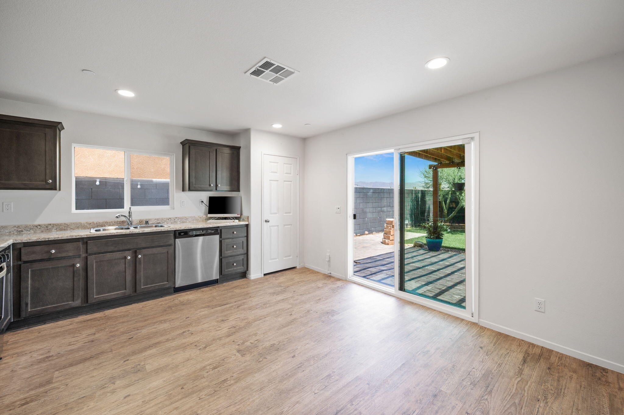 Coachella, California 92236, United States, 3 Bedrooms Bedrooms, ,3 BathroomsBathrooms,Residential,Pending,130318