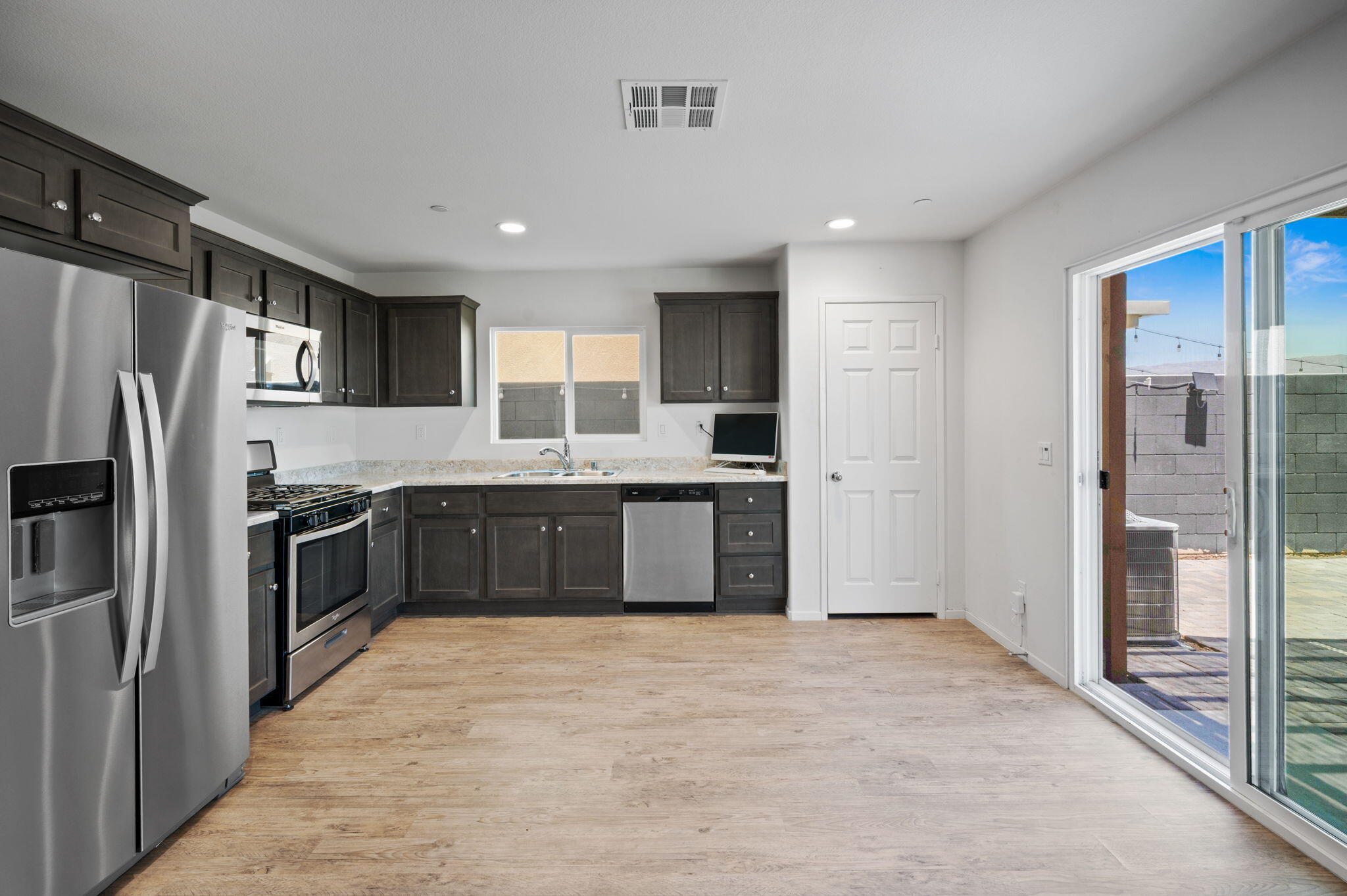 Coachella, California 92236, United States, 3 Bedrooms Bedrooms, ,3 BathroomsBathrooms,Residential,Pending,130318