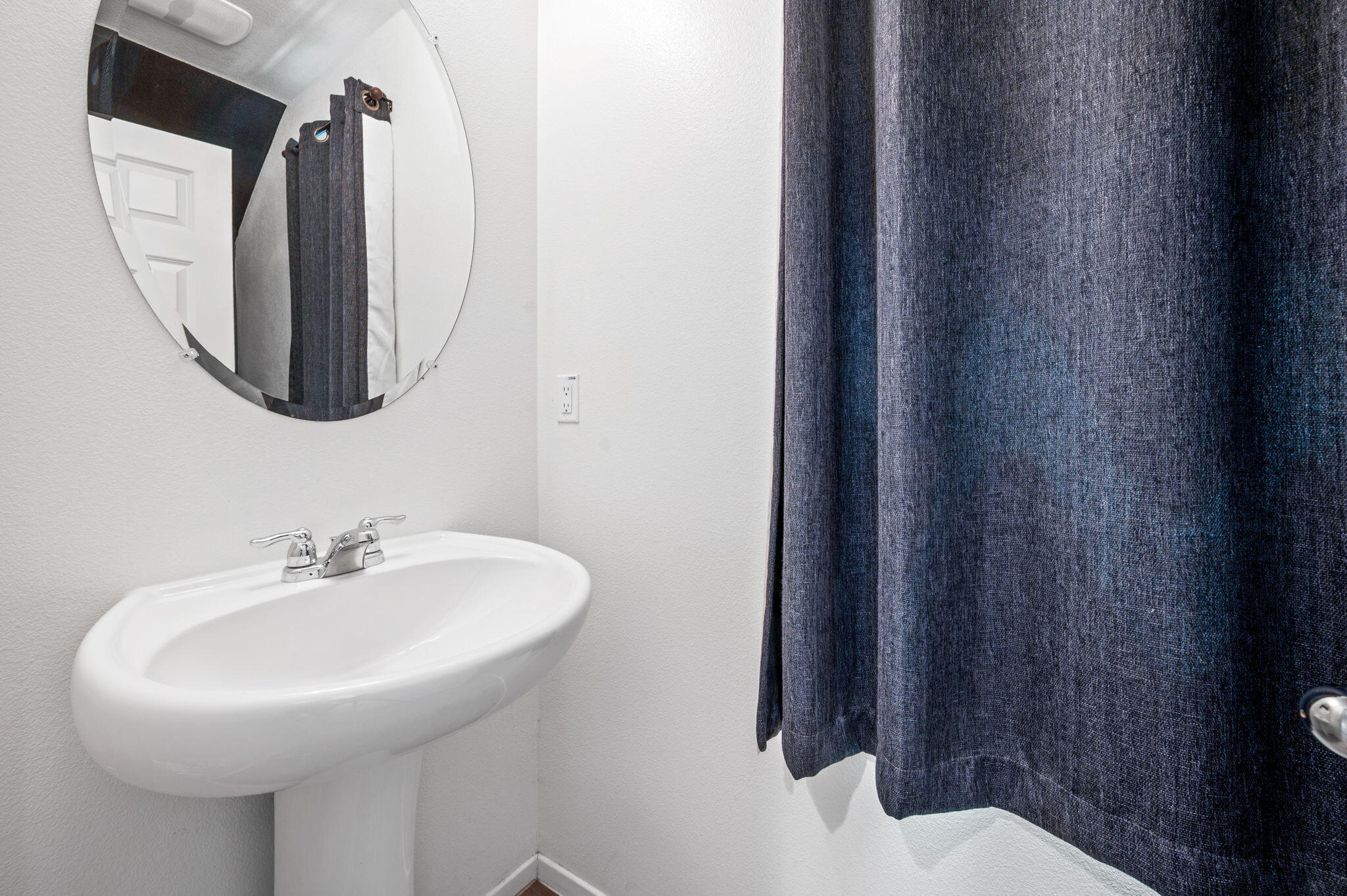 Coachella, California 92236, United States, 3 Bedrooms Bedrooms, ,3 BathroomsBathrooms,Residential,Pending,130318