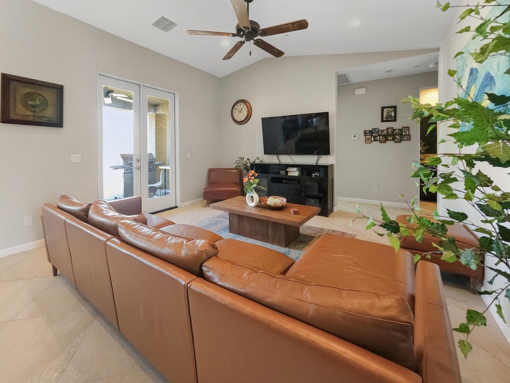 listing image 0