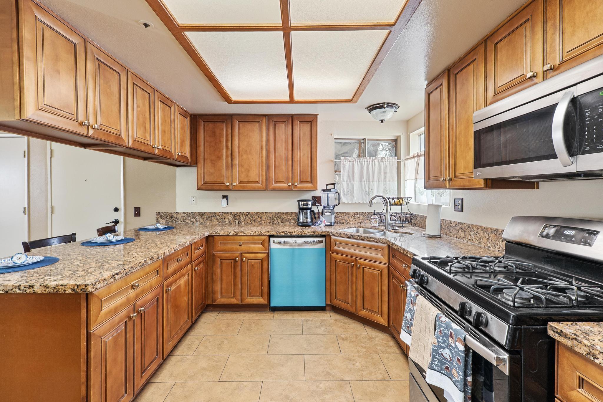 Fontana, California 92336, United States, 3 Bedrooms Bedrooms, ,2 BathroomsBathrooms,Residential,Active,91765